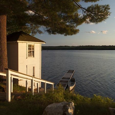 Wolf Cove Inn Poland エクステリア 写真