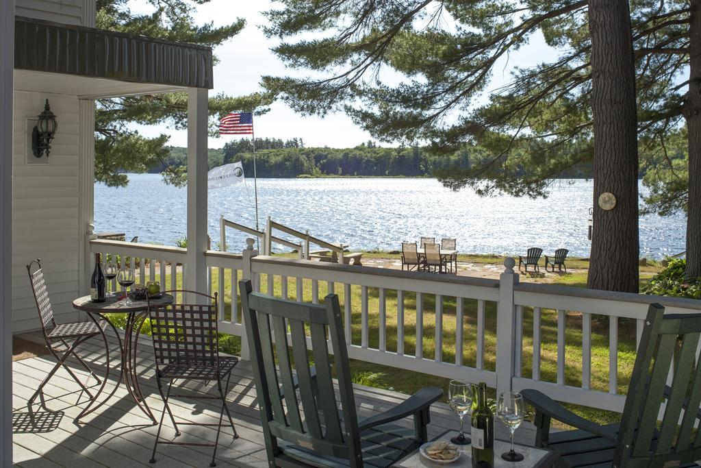 Wolf Cove Inn Poland エクステリア 写真