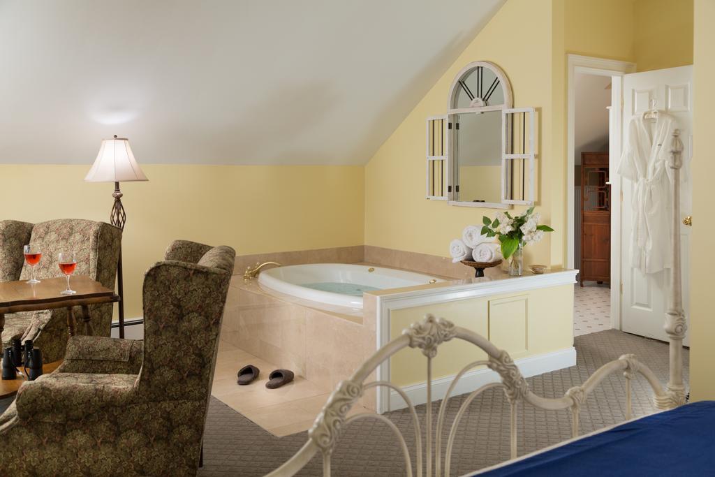 Wolf Cove Inn Poland エクステリア 写真