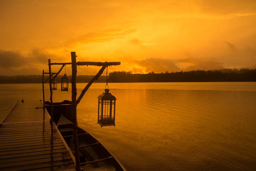 Wolf Cove Inn Poland エクステリア 写真