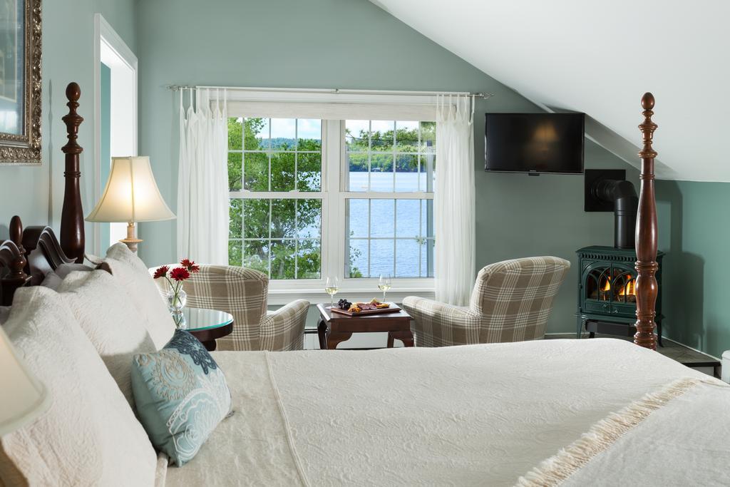 Wolf Cove Inn Poland エクステリア 写真