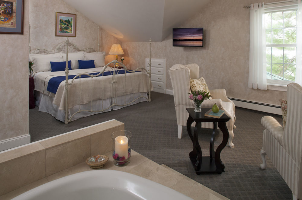 Wolf Cove Inn Poland エクステリア 写真