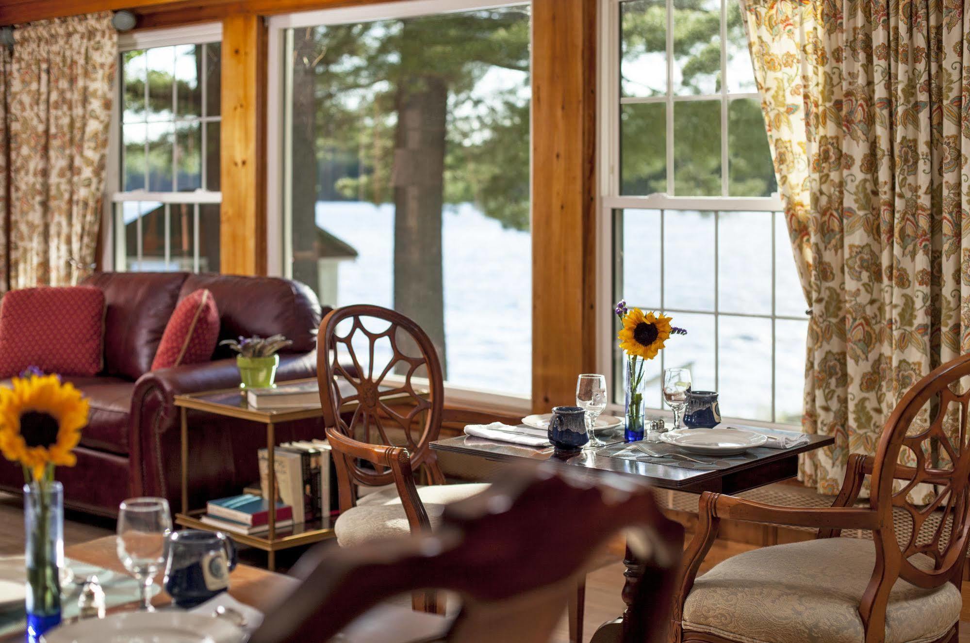 Wolf Cove Inn Poland エクステリア 写真